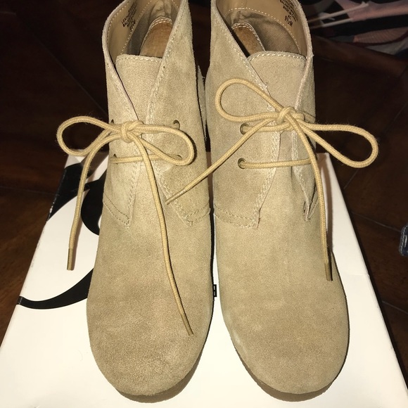 NWB! Nine West Suede Bootie Wedges - Picture 3 of 7